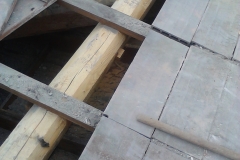 sostituzione-travi-marce-su-vecchio-tetto-in-legno-img_20130327_165732